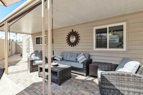 70 Santa Monica St, Palm Springs CA  92264-5257 exterior