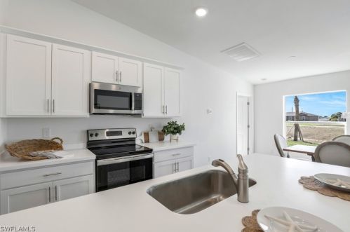201 23rd Ter, Cape Coral FL  33909-4280 exterior