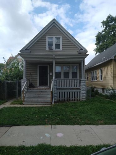3839 11th St, Milwaukee, WI 53206-3057