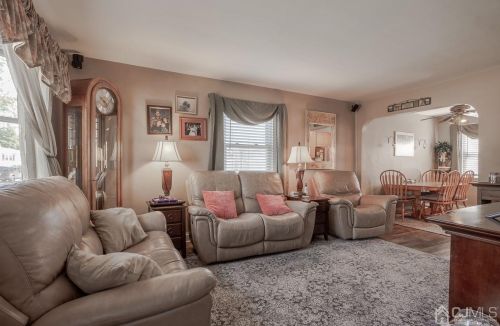 502 Leon Ave, Woodbridge, NJ 07095-2212