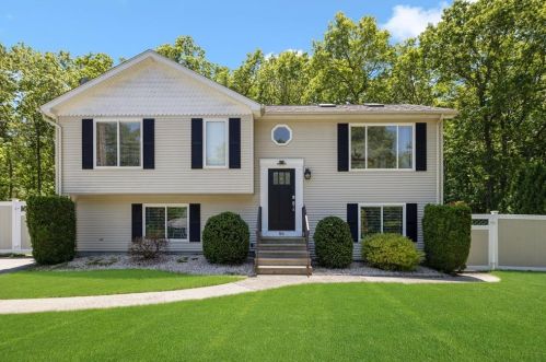 86 Hilltop Dr, Providence RI  02919-3013 exterior