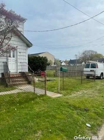 496 Catskill Ave, North Lindenhurst NY  11757-2744 exterior