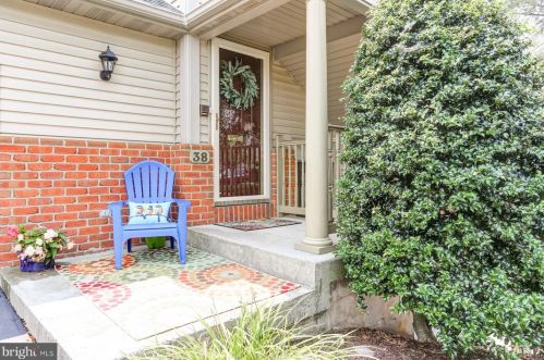 38 Glasgow Ct, Swatara, PA 17033-2174