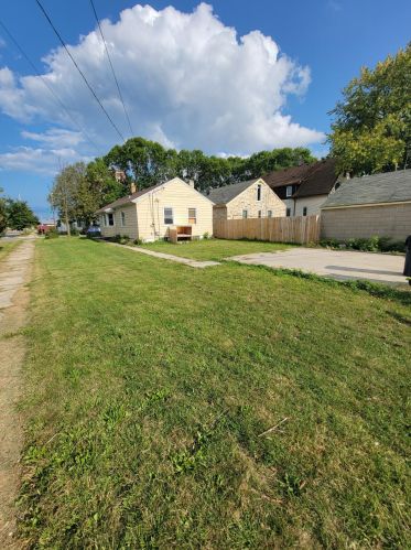 3643 36th St, Milwaukee, WI 53216-3403