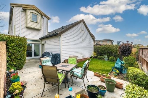 1091 Amber Rdg Ln, Vacaville CA 95687-5828 exterior