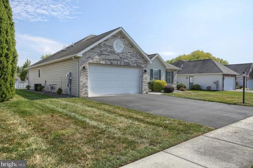 46 Burwick Dr, Navy Sup Dpt PA 17050-7998 exterior