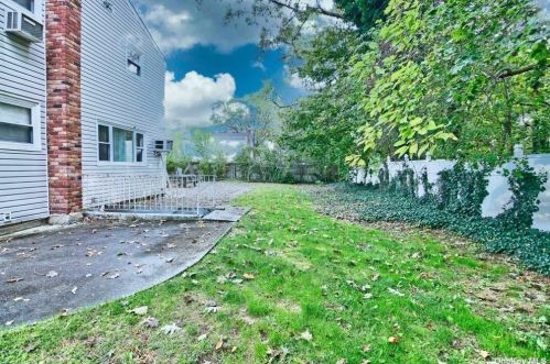 43 Julie Cres, Central Islip NY  11722-4907 exterior