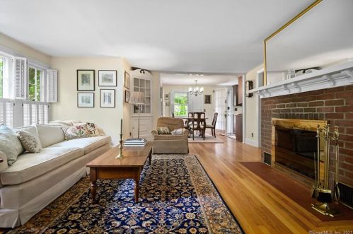 16 Grandview Ter, Essex CT  06426-1005 exterior