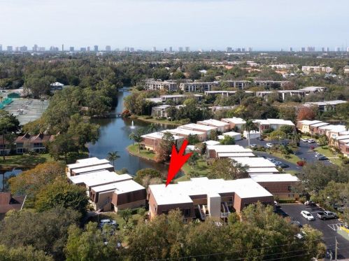 1860 Bald Eagle Dr, Naples FL  34105-2965 exterior