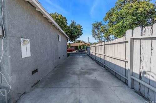 129 69th Way, Long Beach CA  90805-1237 exterior