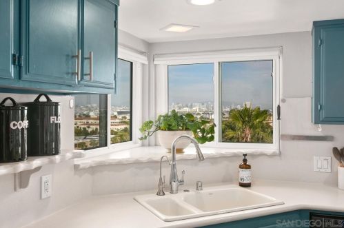 2125 Locust St, San Diego CA  92106-1622 exterior