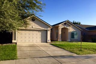 1647 Persimmon St, Lemoore CA  93245-5261 exterior