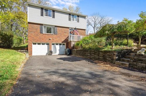 2923 Amy Dr, Library, PA 15129-9349