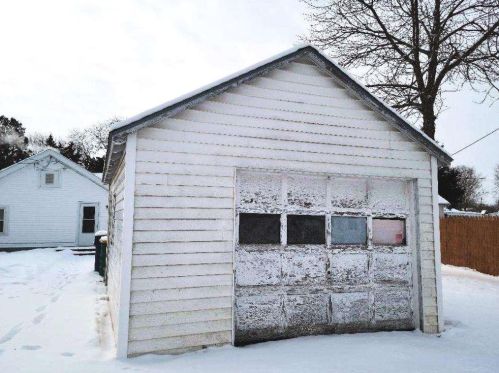 437 Thomas St, Fond Du Lac, WI 54935-3152
