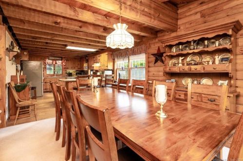 63 Red Oak Hill Rd, Farmington CT  06032-2201 exterior