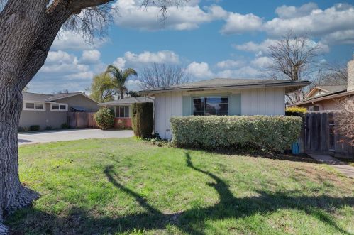 8241 Hanna St, Gilroy, CA 95020-4416