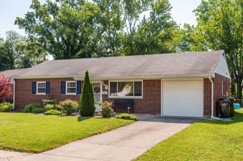 327 Lutz Dr, Englewood, OH 45322-3334