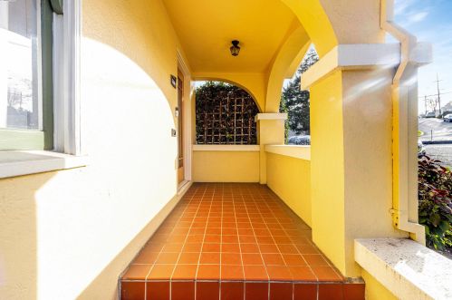 2800 Kingsland Ave, Oakland CA  94619-3325 exterior