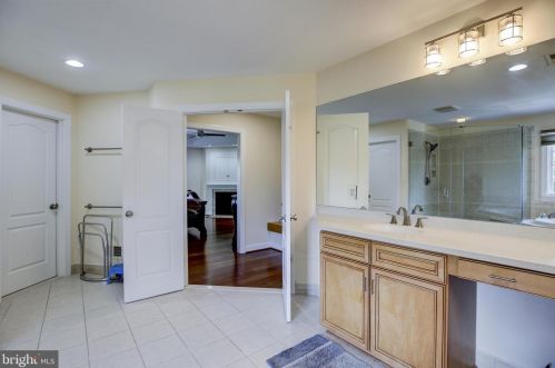 20405 Crimson Pl, Leesburg VA 20175-6362 exterior