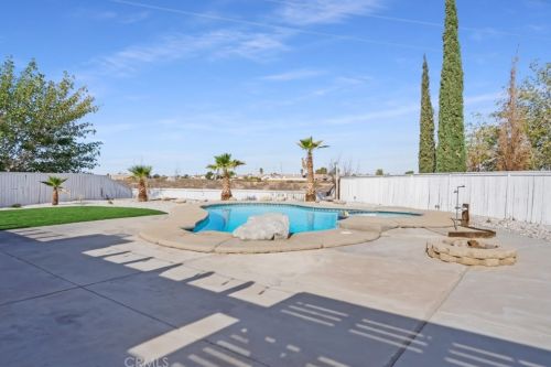 13262 Spring Way, Victorville CA  92392-6805 exterior