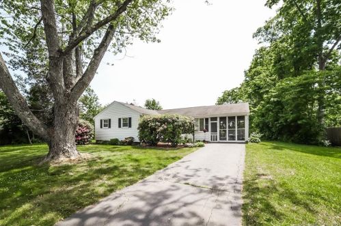26 Dogwood Rd, North Branford, CT 06471-1437
