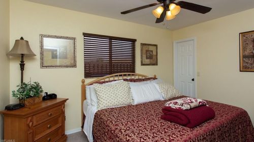 20 Crestwood Cir, Lehigh Acres FL 33936-5900 exterior