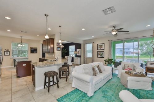 462 Bahama Grande Blvd, Ruskin, FL 33572-2551