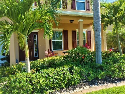 3725 Aria Dr, Melbourne, FL 32904-1232