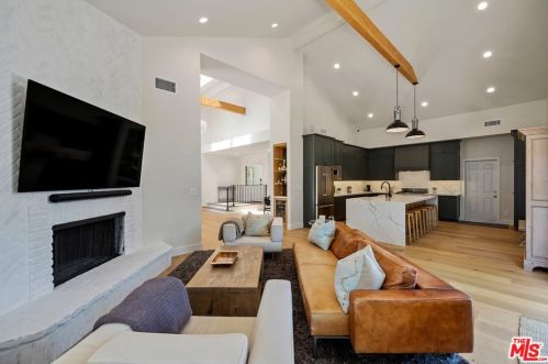 445 Sinaloa Rd, Simi Valley CA  93065-5430 exterior