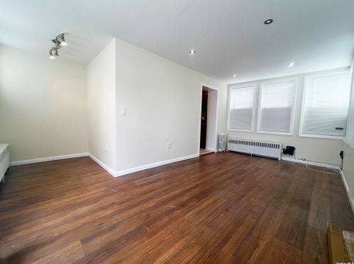 131-05 227th St, Jamaica, NY 11413-2402