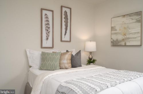 6916 Arlington Blvd, Falls Church VA  22042-1937 exterior