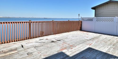 65-34 Bayfield Ave, Far Rockaway, NY 11692-1304