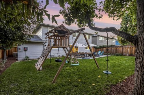 1685 Grizilo Dr, San Jose CA  95124-1920 exterior