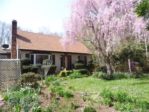 61 Rixtown Rd, Norwich, CT 06351-9136