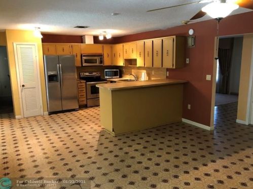 1822 104th Pl, Miami, FL 33165-7336