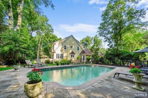 30 Oak Dr, Upper Saddle River NJ  07458-2132 exterior