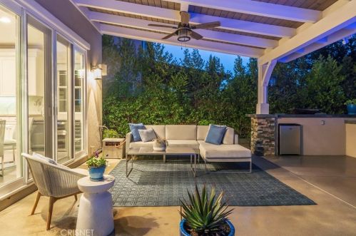 26173 Lone Rock Ct, Santa Clarita CA  91381-0647 exterior