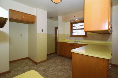 7200 Lakefield Dr, Milwaukee WI  53219-4024 exterior