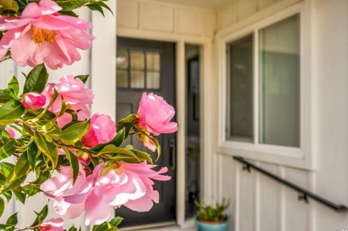 1927 Calavaras Dr, Santa Rosa, CA 95405-8131