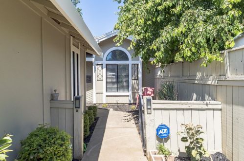 7009 Plume Way, Elk Grove, CA 95758-4920