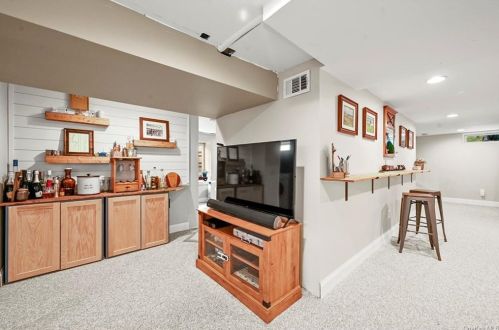 8 Heath Rd, Fishkill NY 12524-2024 exterior