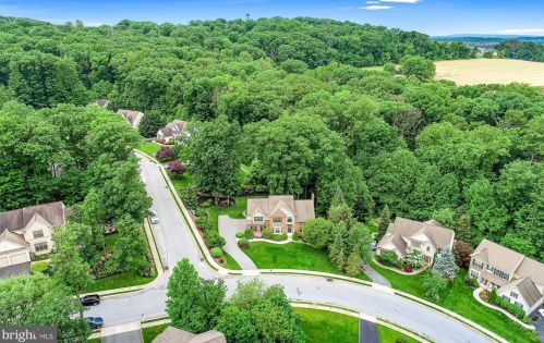 306 Deer Path Dr, Red Lion PA  17356-7800 exterior