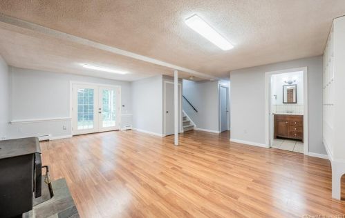 13 Bobwhite Trl, Gales Ferry CT  06335-2002 exterior