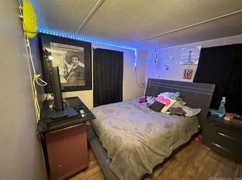 1012 Old Colony Rd, Meriden CT  06451-6362 exterior