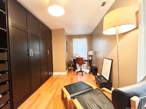 881 Howard Ave, Bridgeport CT 06605-1924 exterior