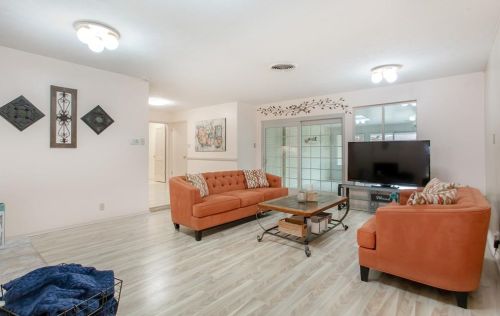 3227 Citation Dr, Dallas TX 75229-5916 exterior