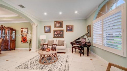 15963 79th Pl, Hialeah FL  33016-6647 exterior