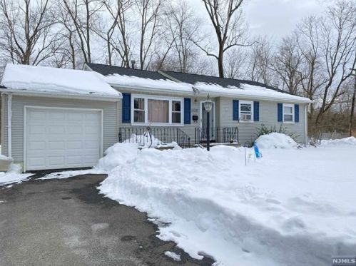 301 Loren Ct, Rockleigh, NJ 07647-1403
