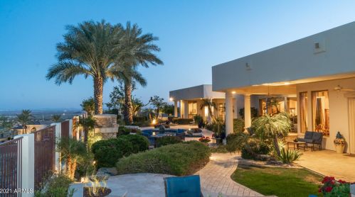 15645 7 St, Phoenix AZ 85014-4142 exterior