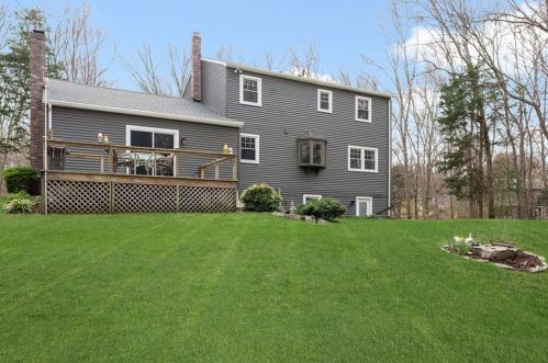 96 Daniel Dr, North Kingstown RI  02852-6702 exterior